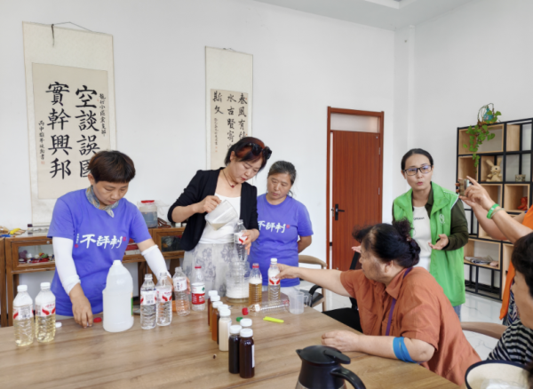 股票杠杆配资网 龙行社区开展“‘酵’醒绿色 变废为宝”环保酵素制作活动